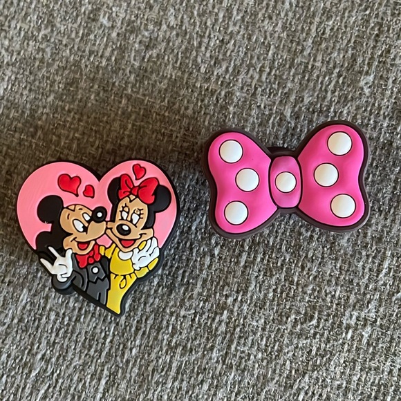 Crocs Charm clogs Minnie and Mickey Mouse Heart and Minnie Bow - Picture 1 of 4